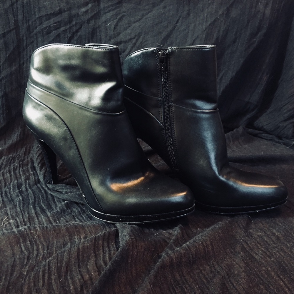 Black heel bootys